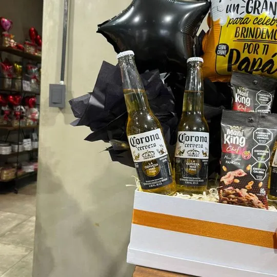 Box con cervezas y snack